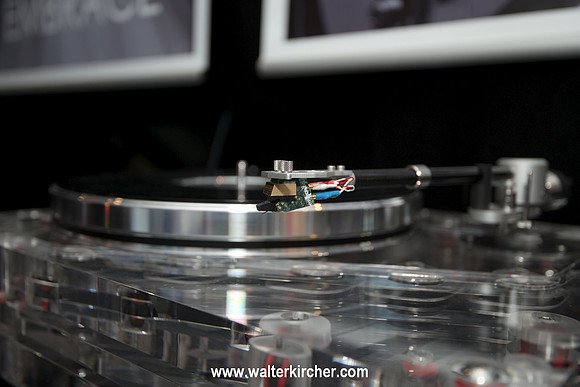 HIGH END 2014: Vertere Reference Groove turntable with brandnew SG-1 tonearm - designed by Touraj Moghaddam (founder of Roksan)