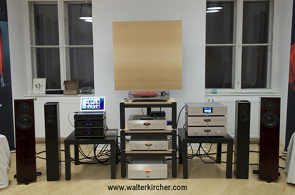 Several examples in different price classes were shown. Sempre Audio used Canadian Totem Acoustic loudspeakers and French YBA electronics to present 3 very different solutions.