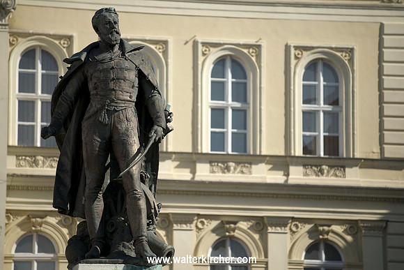 Hanzelaudio, Komarno: Komarno downtown, Townhall