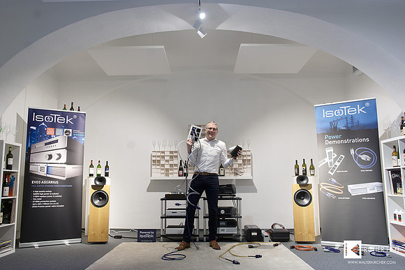 Bjorn electrifies visitors in showroom