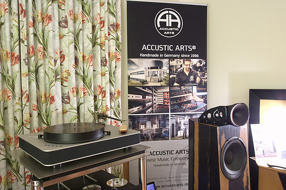Dr. Feickert Analogue Blackbird and Blumenhofer Acoustics Genuin FS2