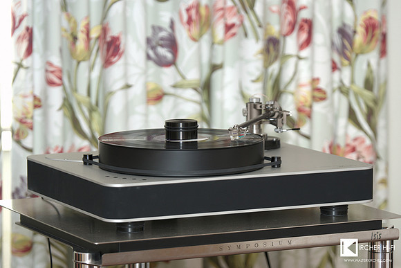 Dr. Feickert Analogue Blackbird turntable