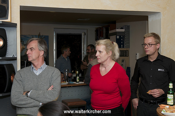 from left: visitor, Heidemarie Tratnik (owner of Acoustic Point hifi shop) and Fabian Presslaber (KEF)