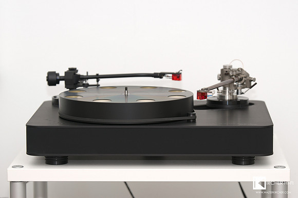 Round three: Two different tonearms
