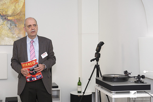 at least Matthias Böde presented the brnadnew DS-Audio DS-W1 optical cartridge