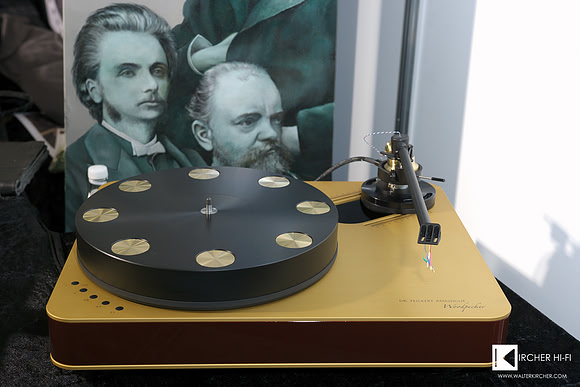 Dr. Feickert Analogue Woodpecker turntable in special design