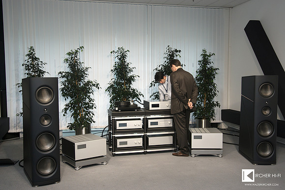 VOVOX Textura Fortis cables firing in Munich Soulution electronics and Magico Q7 speakers