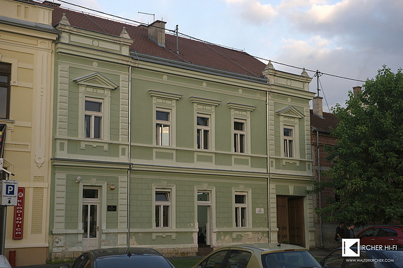 the Robertoshop in Pakrac, run by Bozidar Savi