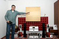 Klangbilder 2014: Norbert Lüthi (Euronics Switzerland) demonstrating the elegant JMC Lutherie Soundboard