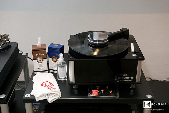 Record cleaning with Nessie Vinylmaster washing machine + Chisto Easy Groove fluids