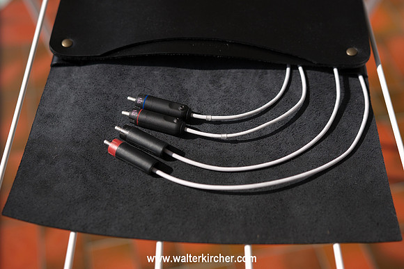 Chisto Das Klang Walter Kircher Edition: rca cables exclusively assembled with KLE Innovations Pure Harmony plugs next to ETI Silver Bullet plugs (former prototype cables)