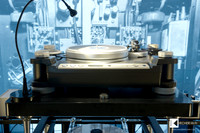 TechDas Airforce Two turntable, equipped with EINSTEIN The Tonearm & The Pickup