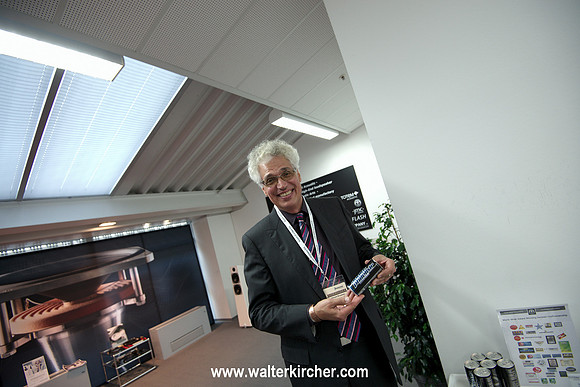 HIGH END 2014: Vince Bruzzese (CEO Totem Acoustic) with Accustic Arts energy drink