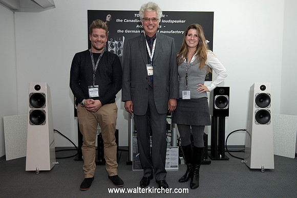 HIGH END 2014: Vince Bruzzese in the mid (CEO Totem Acoustic), Fredy von Allmen (Sales HEC = Swiss High-End Company AG) and Jasmin Weilenmann (CEO HEC)