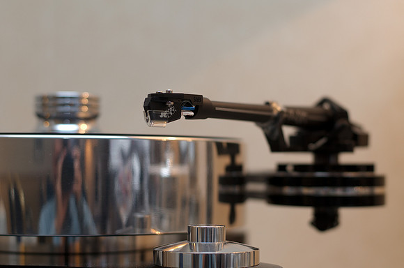 Klangbilder 2012 - Accustic Arts electronics and Totem Acoustic Elements loudspeaker, Transrotor turntable