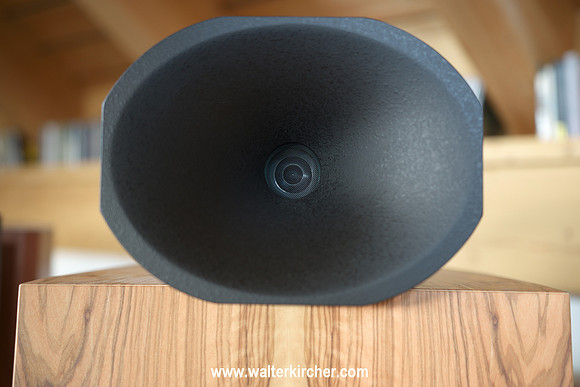 Blumenhofer Acoustics showroom: mid-high horn of Genuin FS2 with its 1,4” compression driver