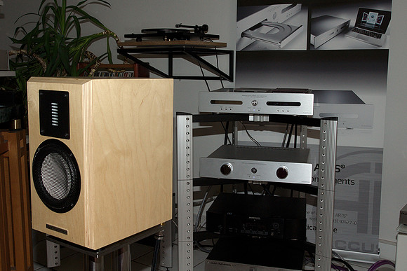 Pure Dynamcis Keramix loudspeaker with Accustic Arts Player ES and Power ES electronics