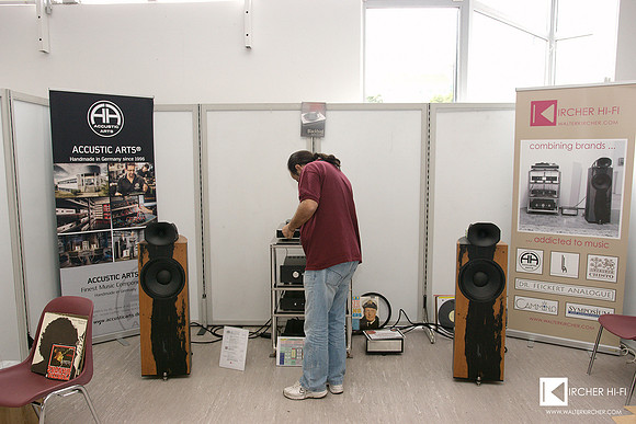 Andrea Vitali in front of the setup - global marketing & sales of Blumenhofer Acoustics and Cammino
