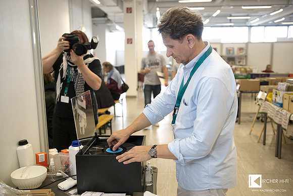 Yuri Zamazeev of Chisto demonstrated professional cleaning with records of many just bought records