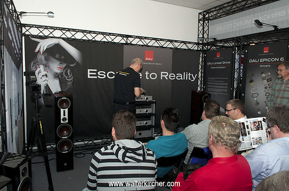 Matthias Böde from German STEREO magazine demonstrates with Accustic Arts electronics and DALI the benefits of Bi-Amping! Live at the HIGH-END 2013 in Munich!