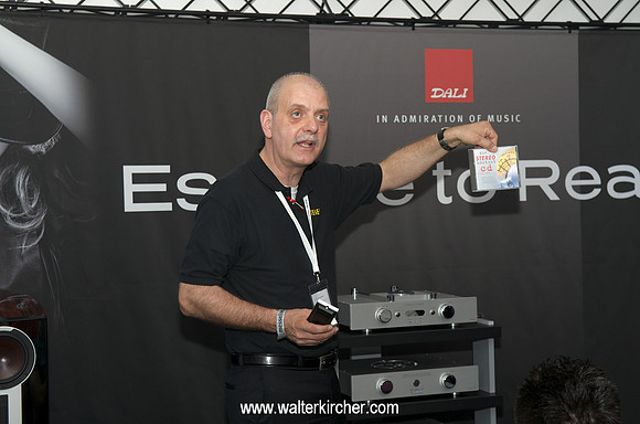 Matthias Böde from German STEREO magazine demonstrates with Accustic Arts electronics and DALI the benefits of Bi-Amping! Live at the HIGH-END 2013 in Munich!