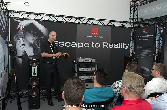 Matthias Böde from German STEREO magazine demonstrates with Accustic Arts electronics and DALI the benefits of Bi-Amping! Live at the HIGH-END 2013 in Munich!
