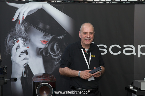 Matthias Böde from German STEREO magazine demonstrates with Accustic Arts electronics and DALI the benefits of Bi-Amping! Live at the HIGH-END 2013 in Munich!