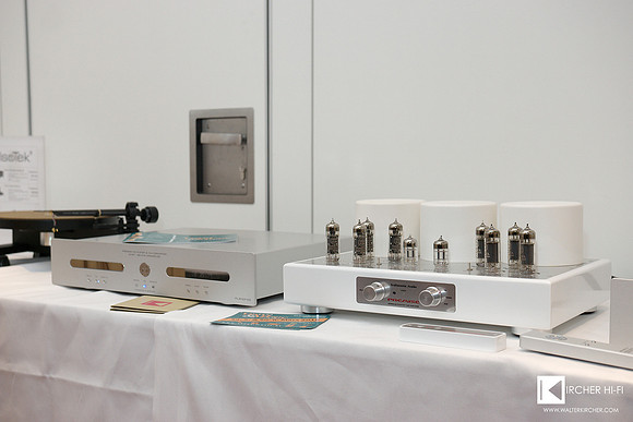 from right: Trafomatic Audio Premise tube amp, Accustic Arts PLAYER ES MK2 and AVIDHIFI Ingenium turntable
