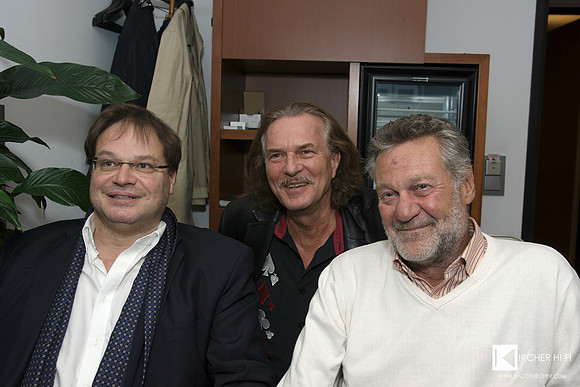 Who is here in the mid - our star of our next event in room - Blues musician Hans Theessink with fans