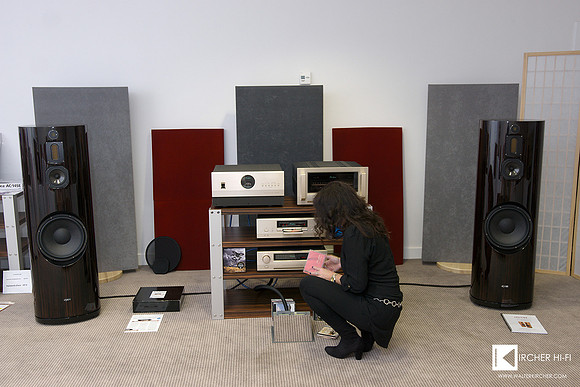 Nisel presented Accuphase electronics with Ayon Audio speakers.