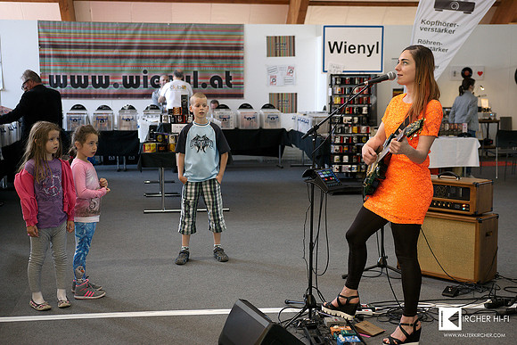 Austrian Pop singer Mary Broadcast live