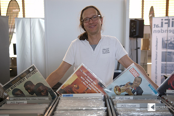 Georg Rupert from Pure Dynamics hifi-shop at his vinyl booth