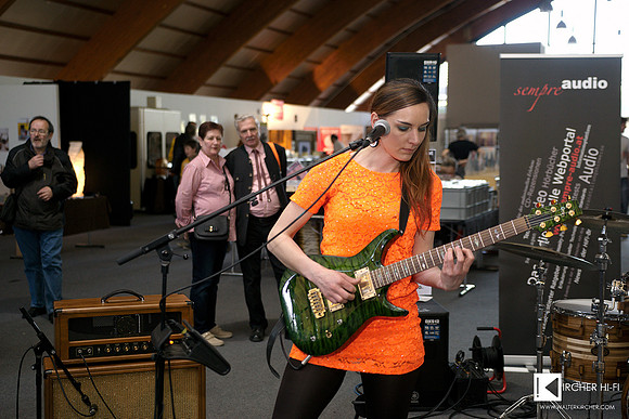 Austrian Pop singer Mary Broadcast live