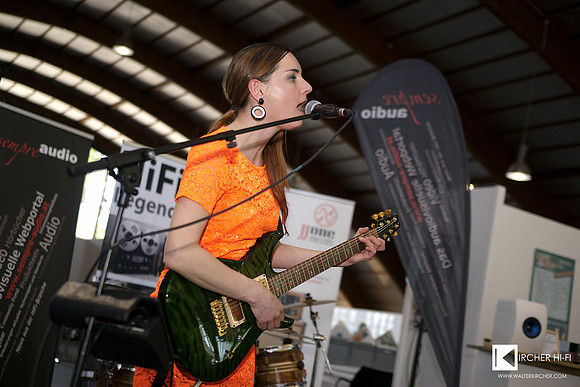 Austrian Pop singer Mary Broadcast live