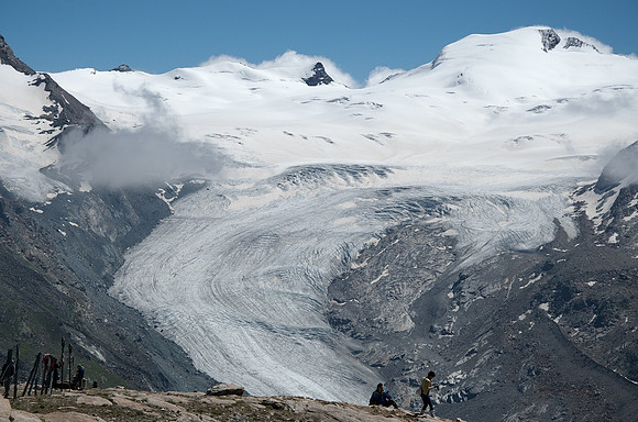 Rothorn 3103m - looking east: Findel Glacier, a valley glacier in the Monte Rosa massif (right)