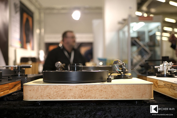 Dr. Feickert Analogue Blackbird record player (2 motors) with Kuzma tonearm