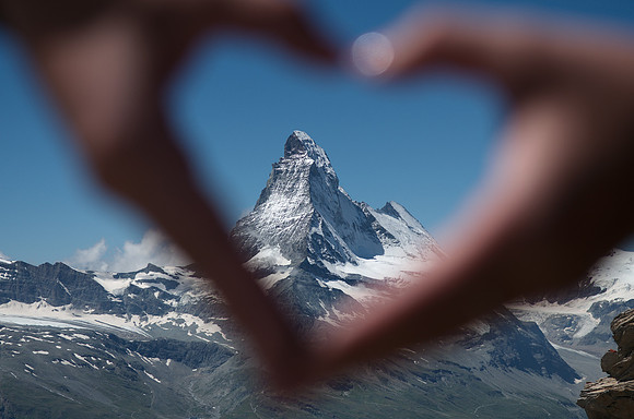 Rothorn 3103m - view to Matterhorn 4478m