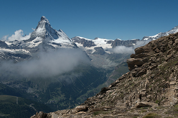 Rothorn 3103m - view to Matterhorn 4478m