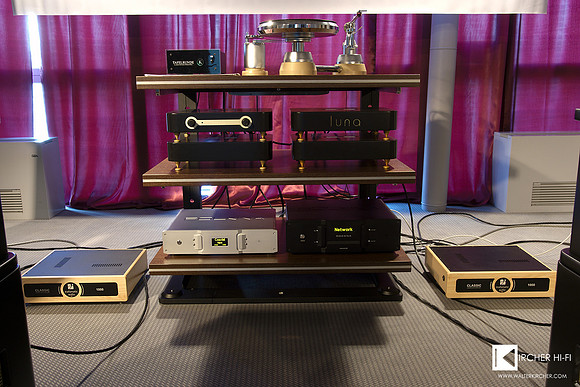 at the ground floor: left and right two Trafomatic Audio Classic 1000 power conditioner, in mid two Rockna digital elements