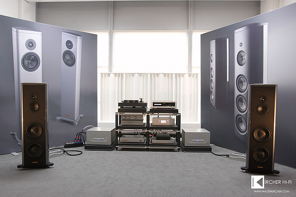 the analogue source in Magico room in Munich: Dr. Feickert Analogue Firebird with Schroeder CB tonearm and Lyra Etna