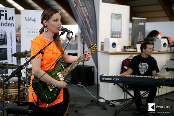 Austrian Pop singer Mary Broadcast live
