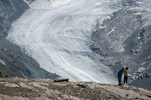 Rothorn 3103m - looking east: Findel Glacier, a valley glacier in the Monte Rosa massif (right)