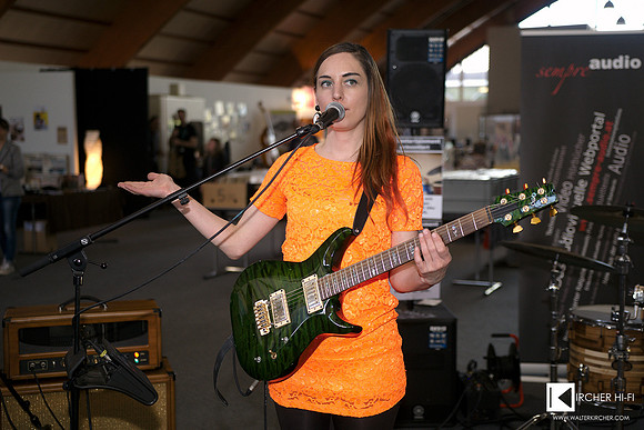 Austrian Pop singer Mary Broadcast live