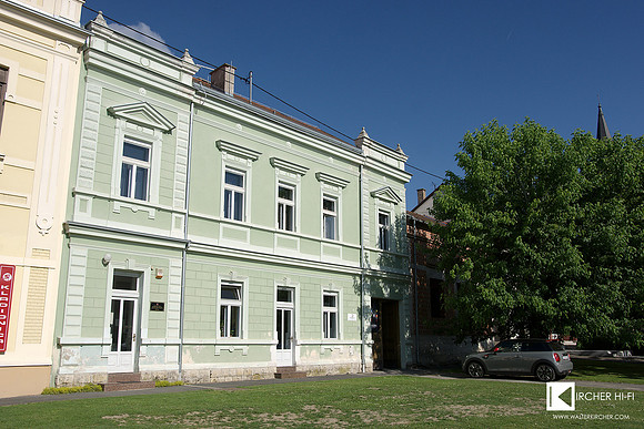 Robertoshop in Pakrac is situated in that green house and had so place for several exhibitors.