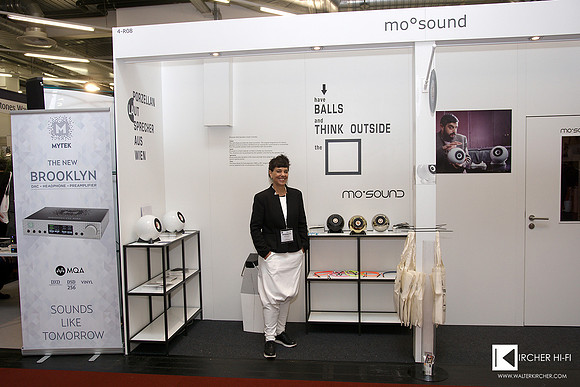 Mo Sound, Austrian ball speakers - Xiane Kangela