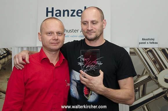 High End Slovakian employee presents Milan Hanzel the Award "Excellent sound at the High End Slovakia 2013"!
