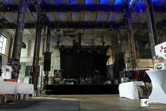 Sunday early morning before opening: qucik tour through the entire event area