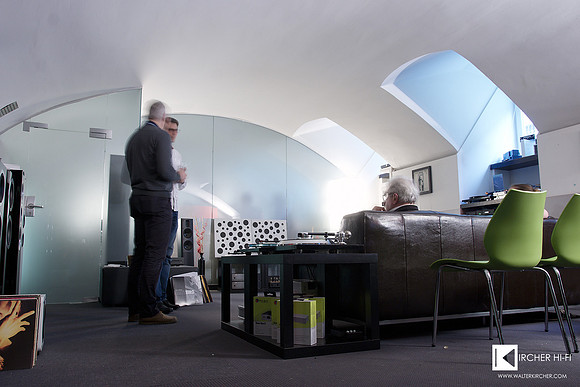 big fron show room - nice ceiling vaults of old building in Vienna downtown