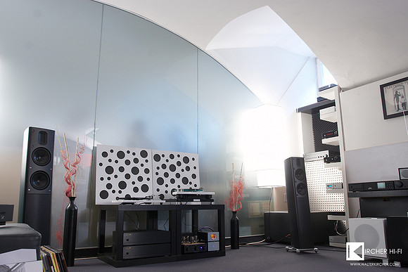 big fron show room - nice ceiling vaults of old building in Vienna downtown