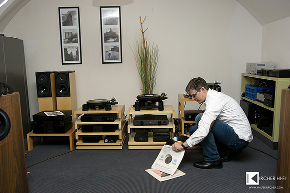 Thomas Rabenseifner changing records - he is a real vinyl junkie!